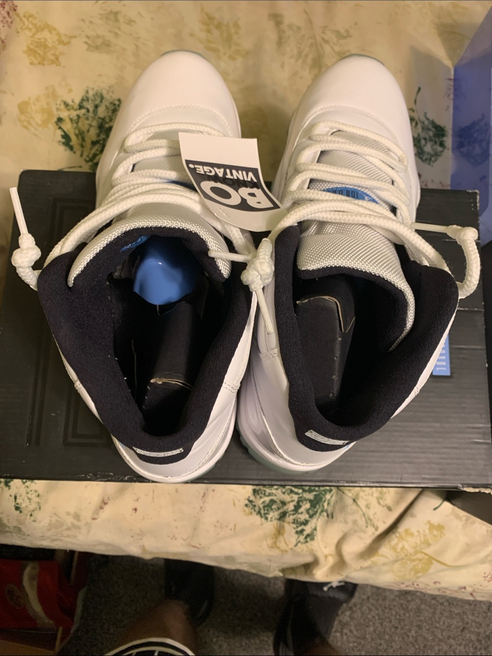 Jordan 11 men’s White High-Top Sneakers carolina blue - Picture 4 of 8